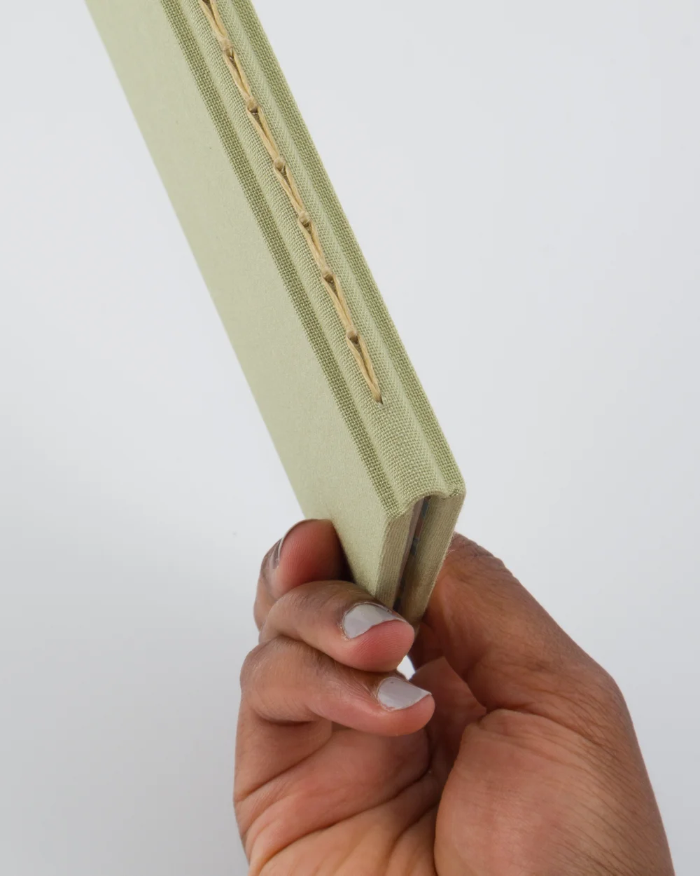 Hands folding paper for a concertina and single-section book
